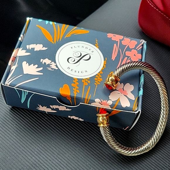 Plunder Siam Bracelet - Picture 4 of 4